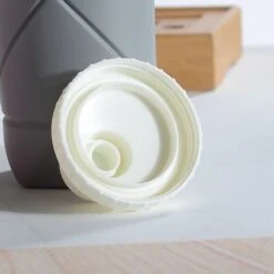 Bouteille D'eau Pliable De 600 Ml Bouteilles D'eau Portables En Silicone étanche Pour Voyage, Camping, Randonnée En Plein Air, Gris 9 Bouteille D'eau Pliable De 600 Ml Bouteilles D'eau Portables En Silicone étanche Pour Voyage, Camping, Randonnée En Plein Air, Gris -Krups || DeLonghi Soldes 98091443 5